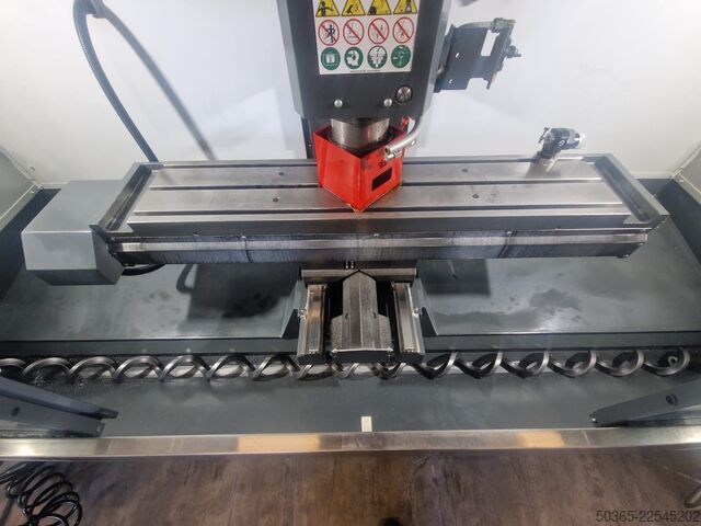 Vertikālais apstrādes centrs Haas TM-2P