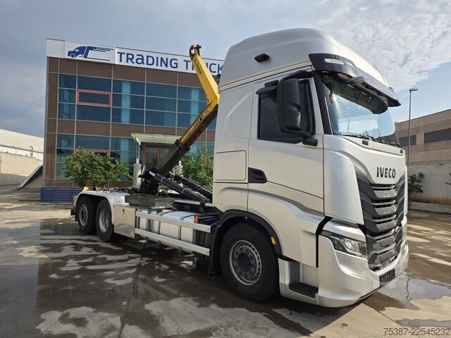 Autocamion cu cârlig pentru containere iveco 260S48