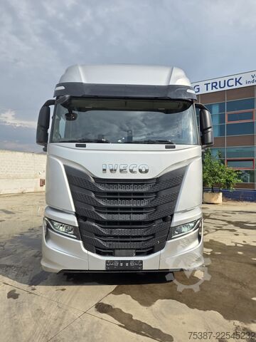 Autocamion cu cârlig pentru containere iveco 260S48