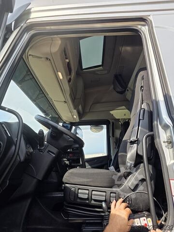 Autocamion cu cârlig pentru containere iveco 260S48