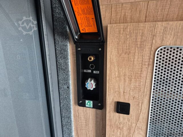 แคมเปอร์กึ่งบูรณาการ LA STRADA Nova M*Vollluftfederung*Truma D6E*Lithium*