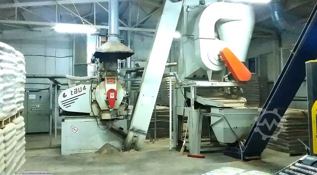 Small Wood Sawdust Pellet Making Machine Arrived in Holland