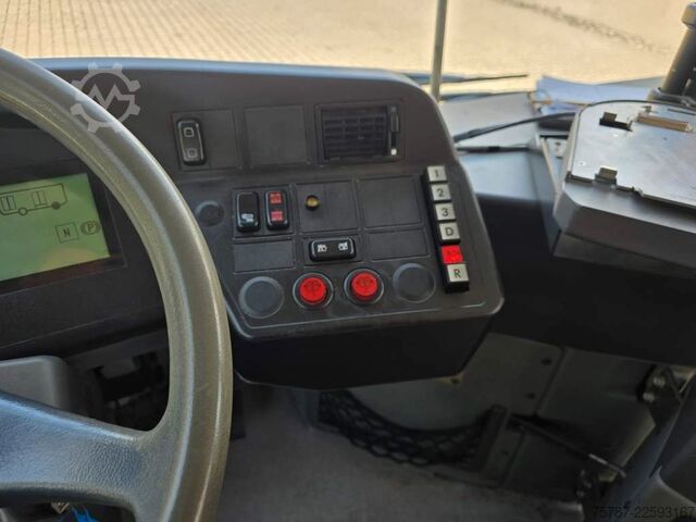 都市間バス MERCEDES-BENZ LE 530  n40+56+1+1