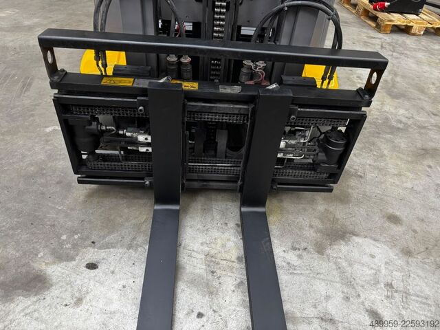 Empilhador eléctrico de 3 rodas Jungheinrich EFG218