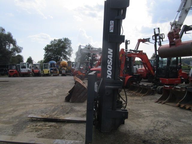 Triplex Doosan Triplex-Freihub-Hubmast mit Zinkenversteller und S
