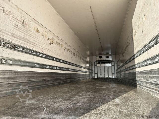 Pengangkutan dalam peti sejuk/beku Schmitz Cargobull / SOR Iberica / Carrier Vector 1550 Reefer / Fr...