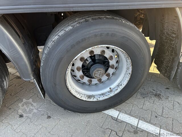 Pengangkutan dalam peti sejuk/beku Schmitz Cargobull / SOR Iberica / Carrier Vector 1550 Reefer / Fr...