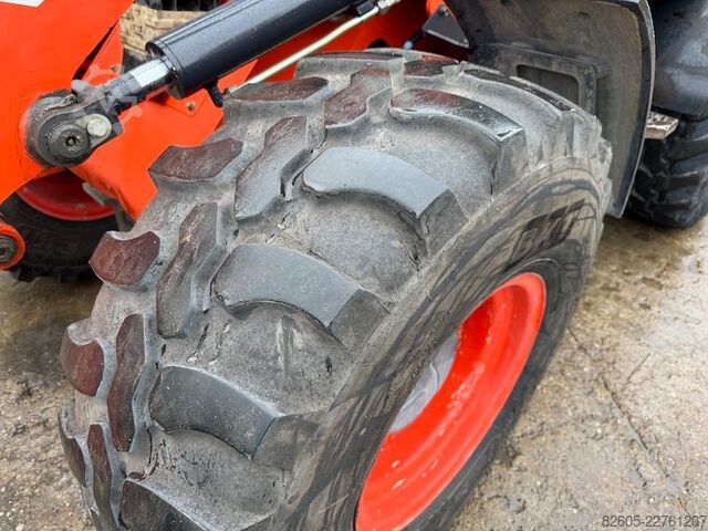  Kubota R 082