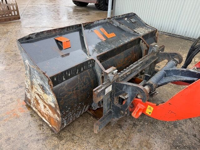  Kubota R 082