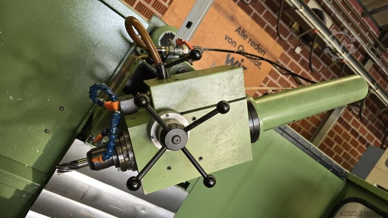 Fresadora y taladradora universal MIKRON WF 31 D