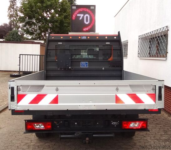 Pick-up van FORD Pritsche 350 L2 Doka mit Vorwahntafel