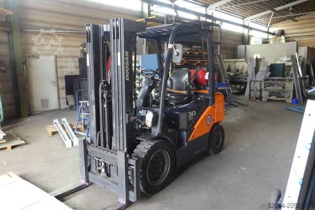 Doosan plinski viljuškar - 3 t DOOSAN G30