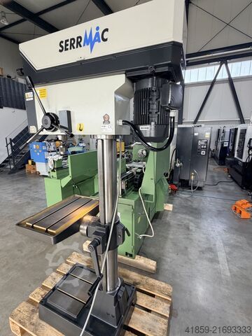Stolpni vrtalni stroj SERRMAC R32