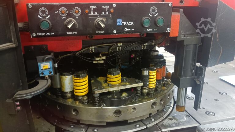 Obdelovalni center Amada Aries 255