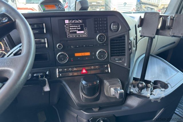 Heavy-duty truck MERCEDES-BENZ Actros 3358 6x4 120T