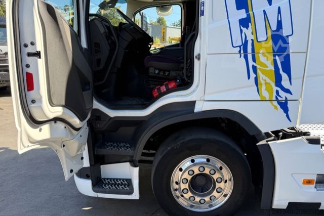 Standard tractor unit VOLVO FM-460 4x2