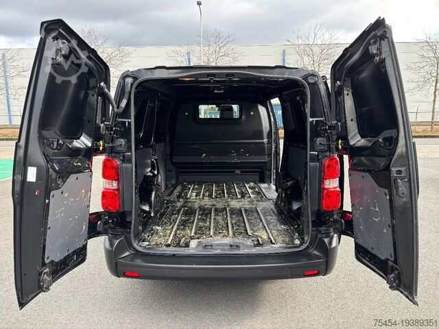 Furgoneta con caja Fiat e-Scudo | L3H1 | 75 kWh |