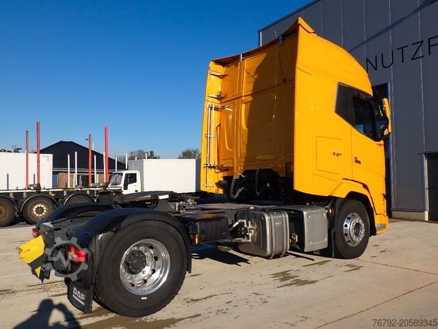 Standardni vlačilec DAF XG+ 530 Skylight/Intarder/Hydr./PTO/Alcoa/257tkm