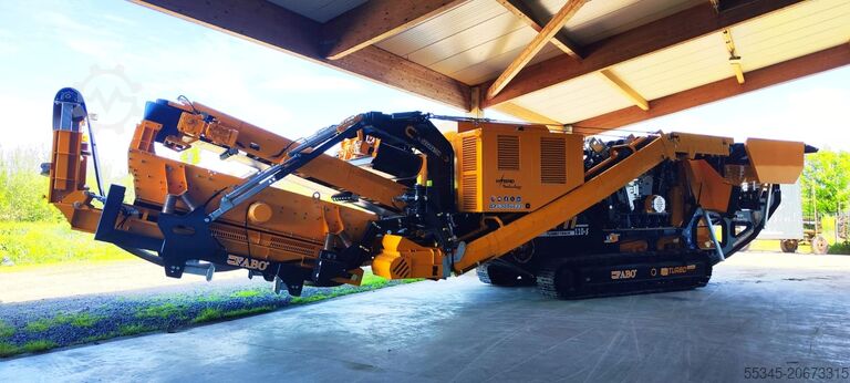 Peralatan menghancurkan FABO Mobile Crawler Crushing Plant Mobile Crushing and Screening Plant