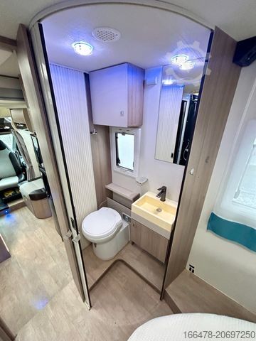 Autocaravana semi-integrada CHAUSSON Flash 718 XLB *Queensbett-Hubbett*