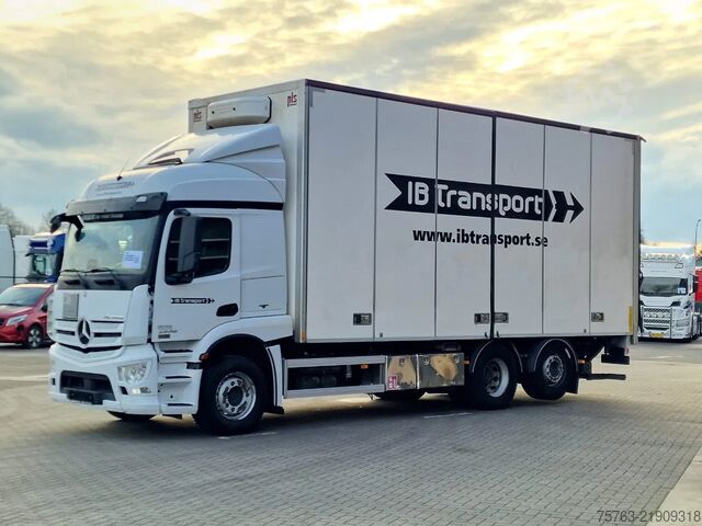 Refrigerated/frozen transport Mercedes-Benz Actros 2646 6x2 - Isolated box with sidedoors -...