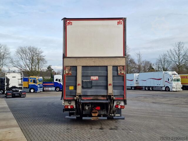 Refrigerated/frozen transport Mercedes-Benz Actros 2646 6x2 - Isolated box with sidedoors -...