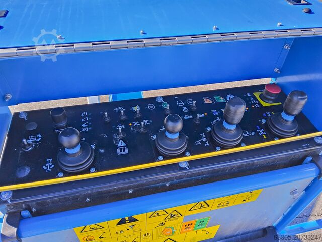 Teleskopska radna platforma Genie SX-135 XC