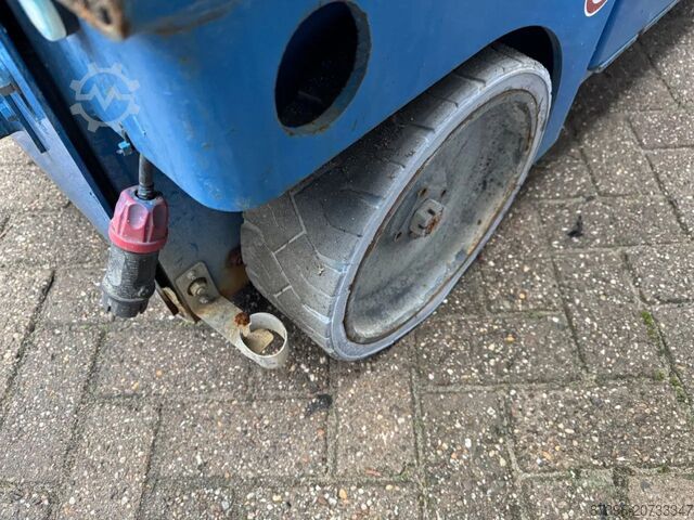 Šķēres lifts Haulotte Compact 14 Hoogwerker Schaarhoogwerker