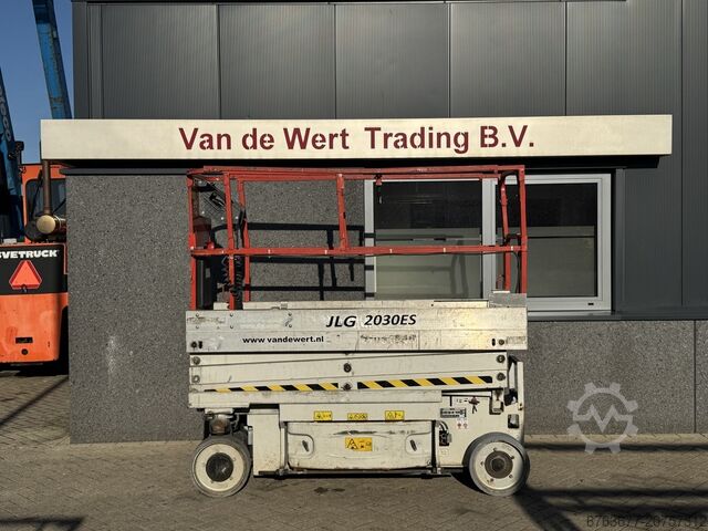 JLG 2030ES šķērveida pacēlājs / Šķērveida pacēlājs, 8 metru darba augstums, 2014, elektrisks JLG 2030ES Schaarhoogwerker / Scissor lift 8Meter Werkhoogte 2014 Elektrisch