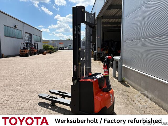 Empilhador manual Toyota SWE 120 L, Akku neu!