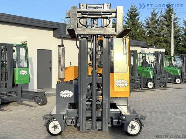 Carretilla retráctil de 4 vías Combilift C3000 GAS DUPLEX 4500 FREE LIFT CABIN