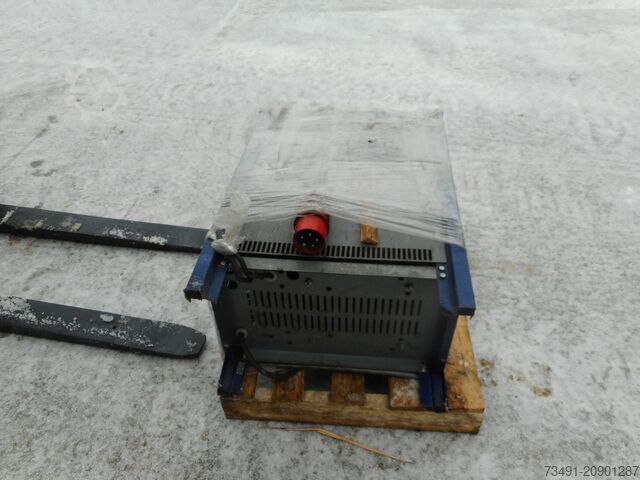 Viličar Linde E25-01 Triplex ( Batt. 2022 )