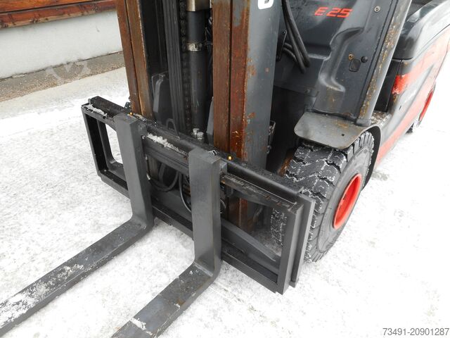 Viličar Linde E25-01 Triplex ( Batt. 2022 )