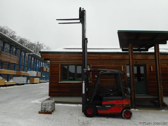 Viličar Linde E25-01 Triplex ( Batt. 2022 )