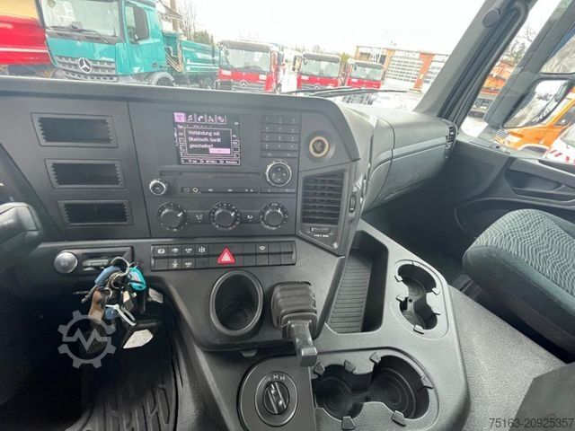 Třístranný sklápěč MERCEDES-BENZ Arocs 2643 K 6x4 3-Achs Kipper Meiller