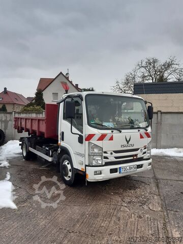 טנדר מטען עם מנגנון הטעיה Isuzu N-Serie