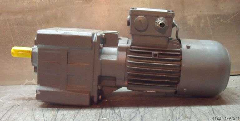 Мотор-редуктор 0,25 кВт 23,5 об/мин BAUER BG10-71/D06LA4