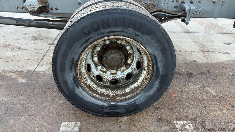 Alusta ja ohjaamo Volvo FL 220 (STEEL SUSP. / 10 BOLTS / 18 TONS / LONG...