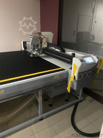 Stroj na rezanie textílií OROX T300