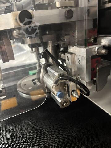 Stroj na rezanie textílií OROX T300