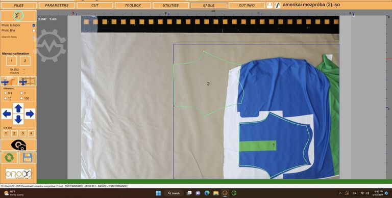 Stroj na rezanie textílií OROX T300