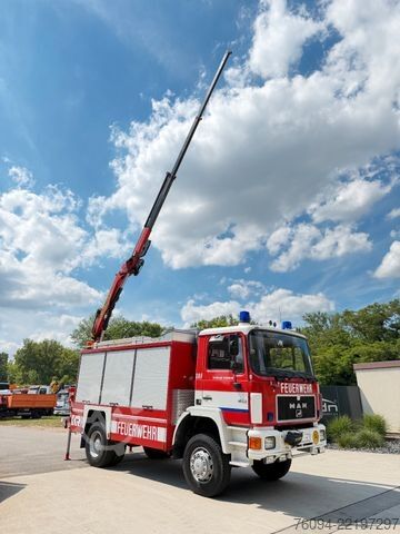 厢式货车 MAN 17.232 4x4 KRAN SEILWINDE Kran und LKW