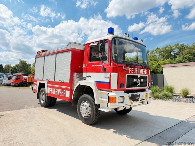 厢式货车 MAN 17.232 4x4 KRAN SEILWINDE Kran und LKW