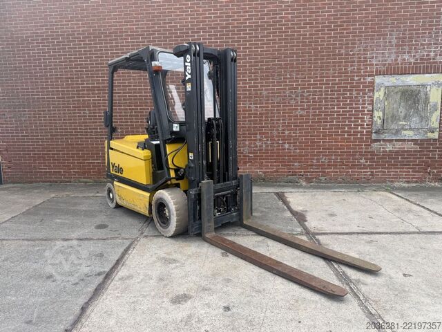 Električni 4 -kolesni viličar Yale ERP30ALF E2145