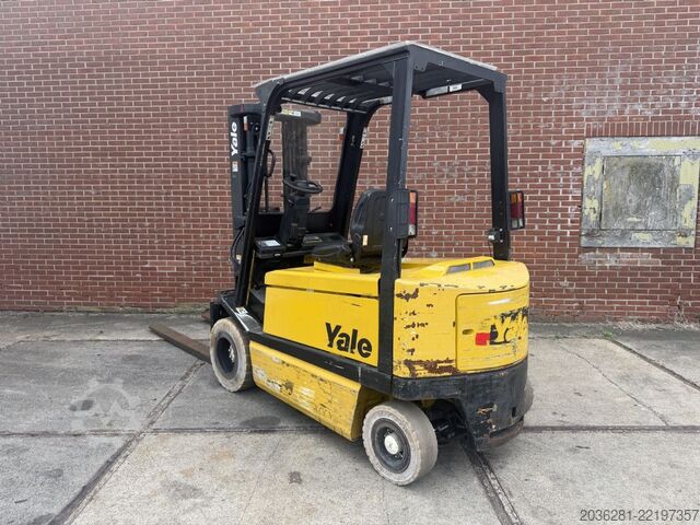 Električni 4 -kolesni viličar Yale ERP30ALF E2145