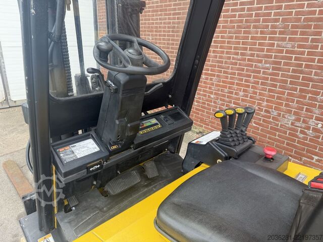 Električni 4 -kolesni viličar Yale ERP30ALF E2145
