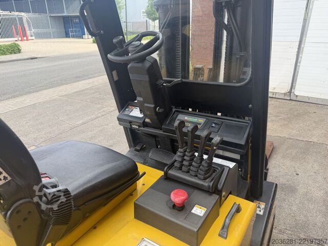 Električni 4 -kolesni viličar Yale ERP30ALF E2145
