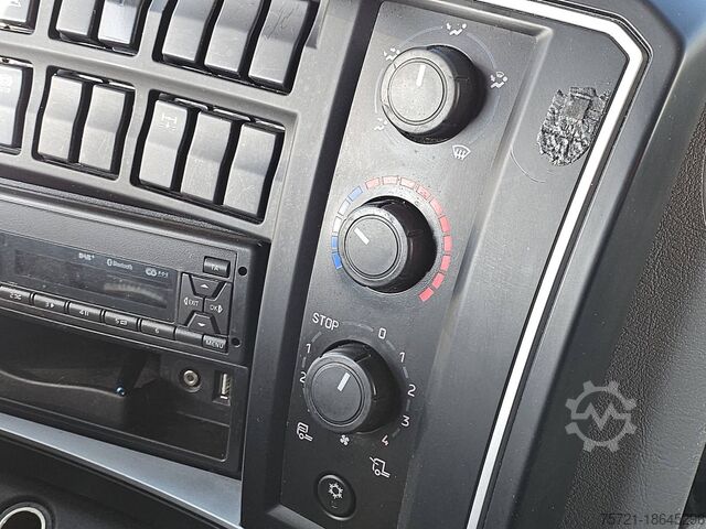 куфар RENAULT D 220 AIRCO LIFT SIDE DOOR