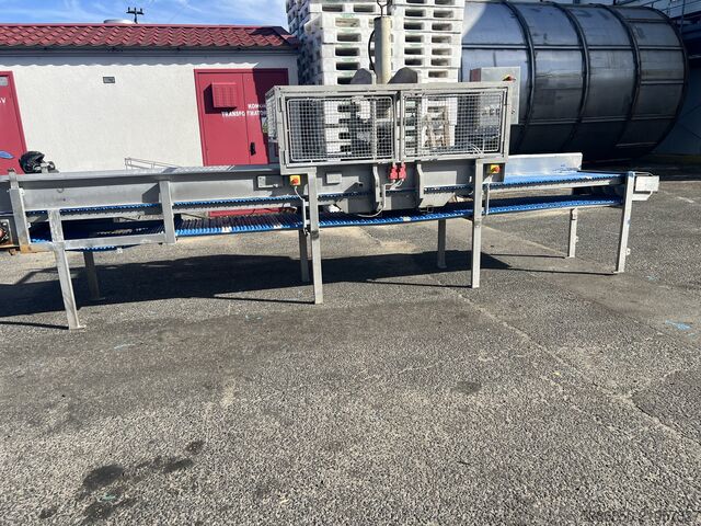 Conveyor with compression press  