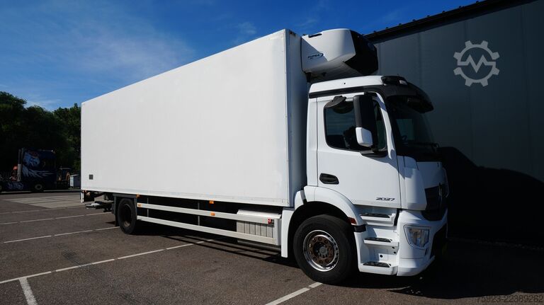 Рефрижераторная/морозильная транспортировка Mercedes-Benz Antos 2027 frigo truck with CARRIER SUPRA 850